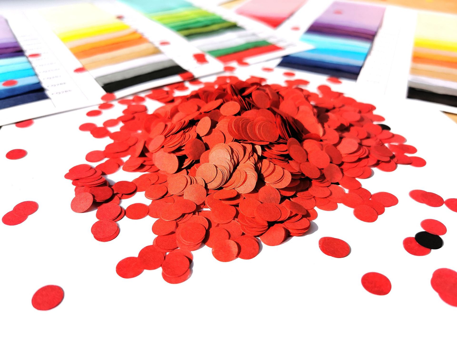 festival party table decoration round colorful round shape confetti