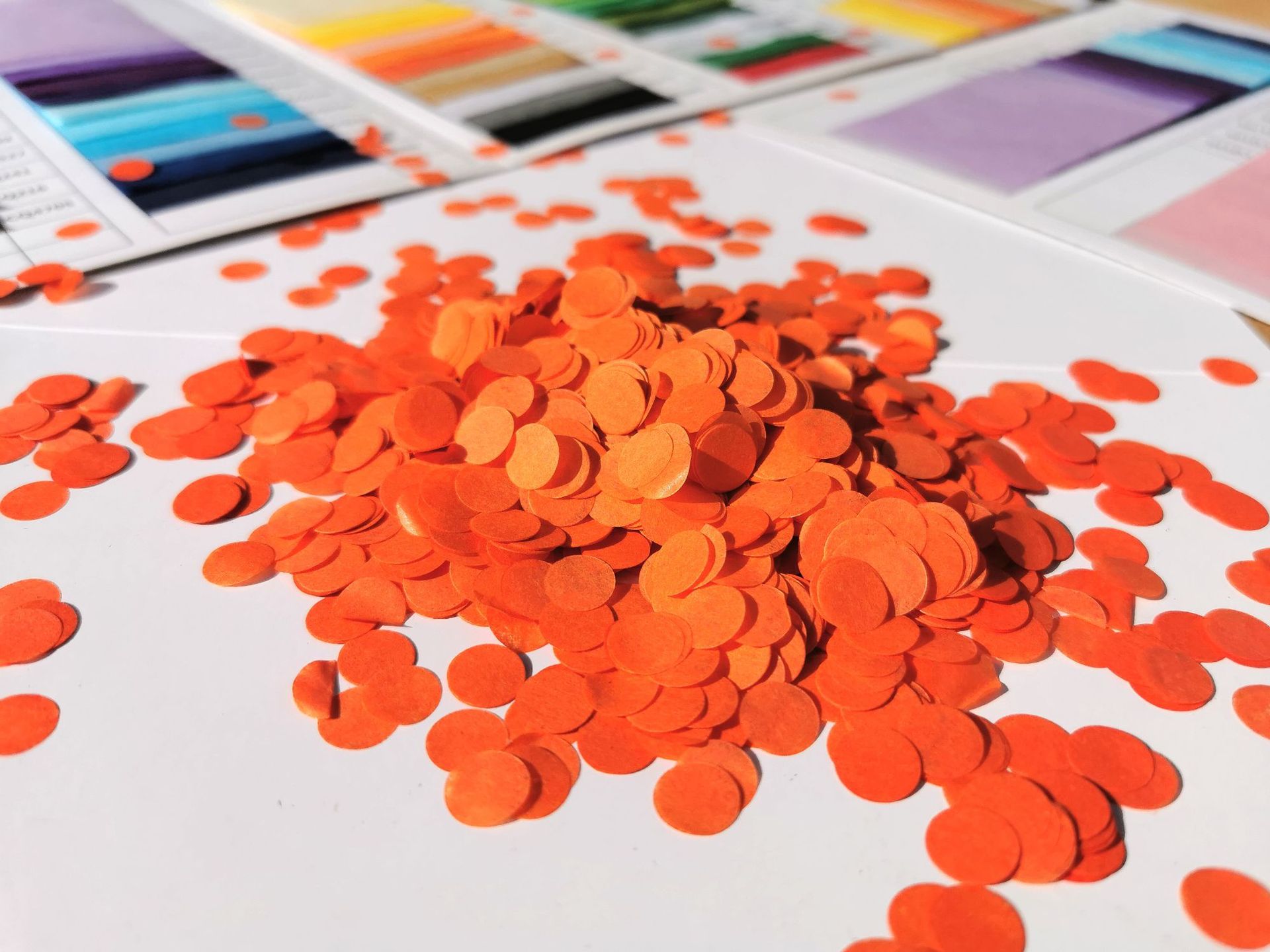 festival party table decoration round colorful round shape confetti