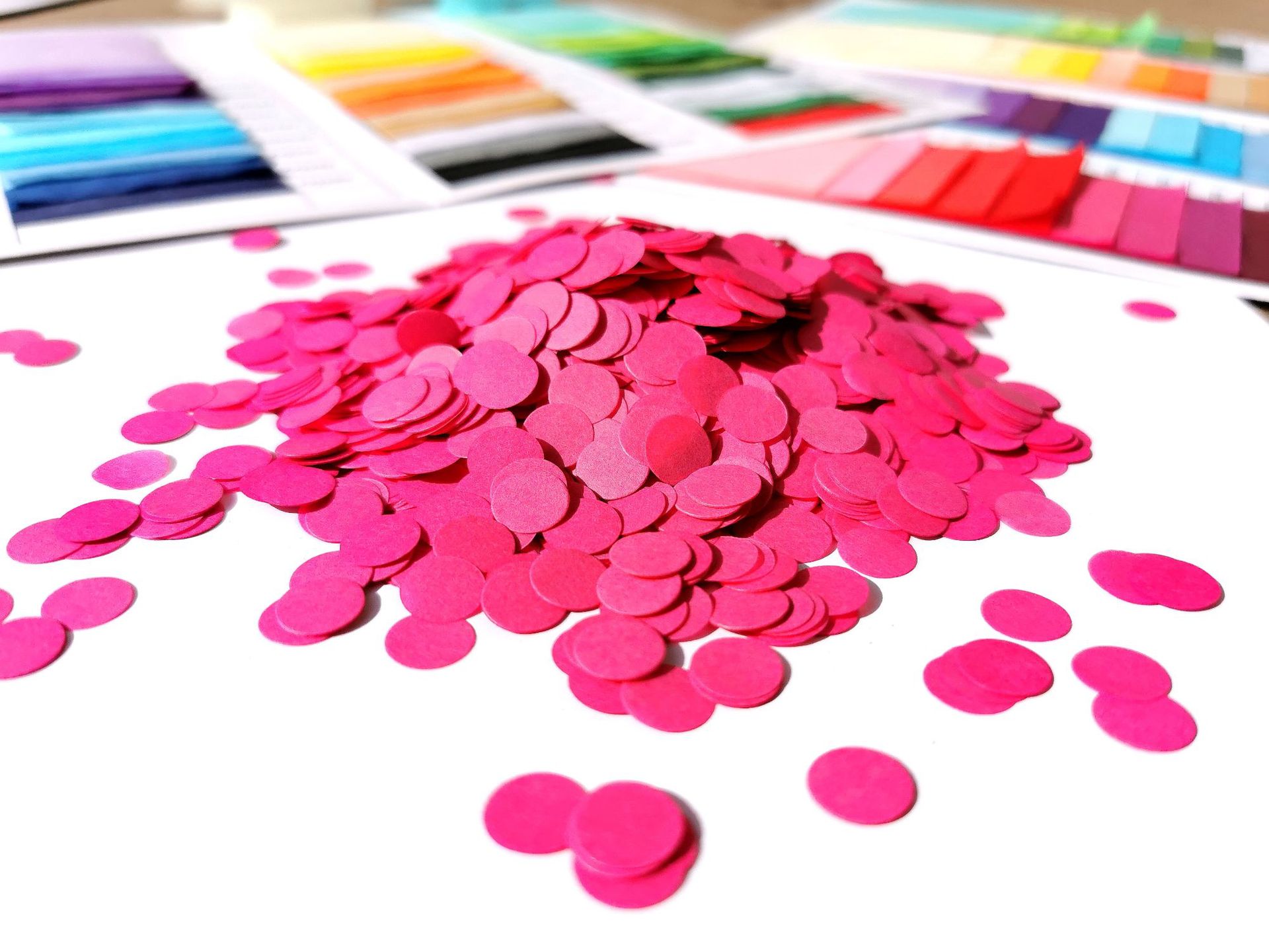 festival party table decoration round colorful round shape confetti