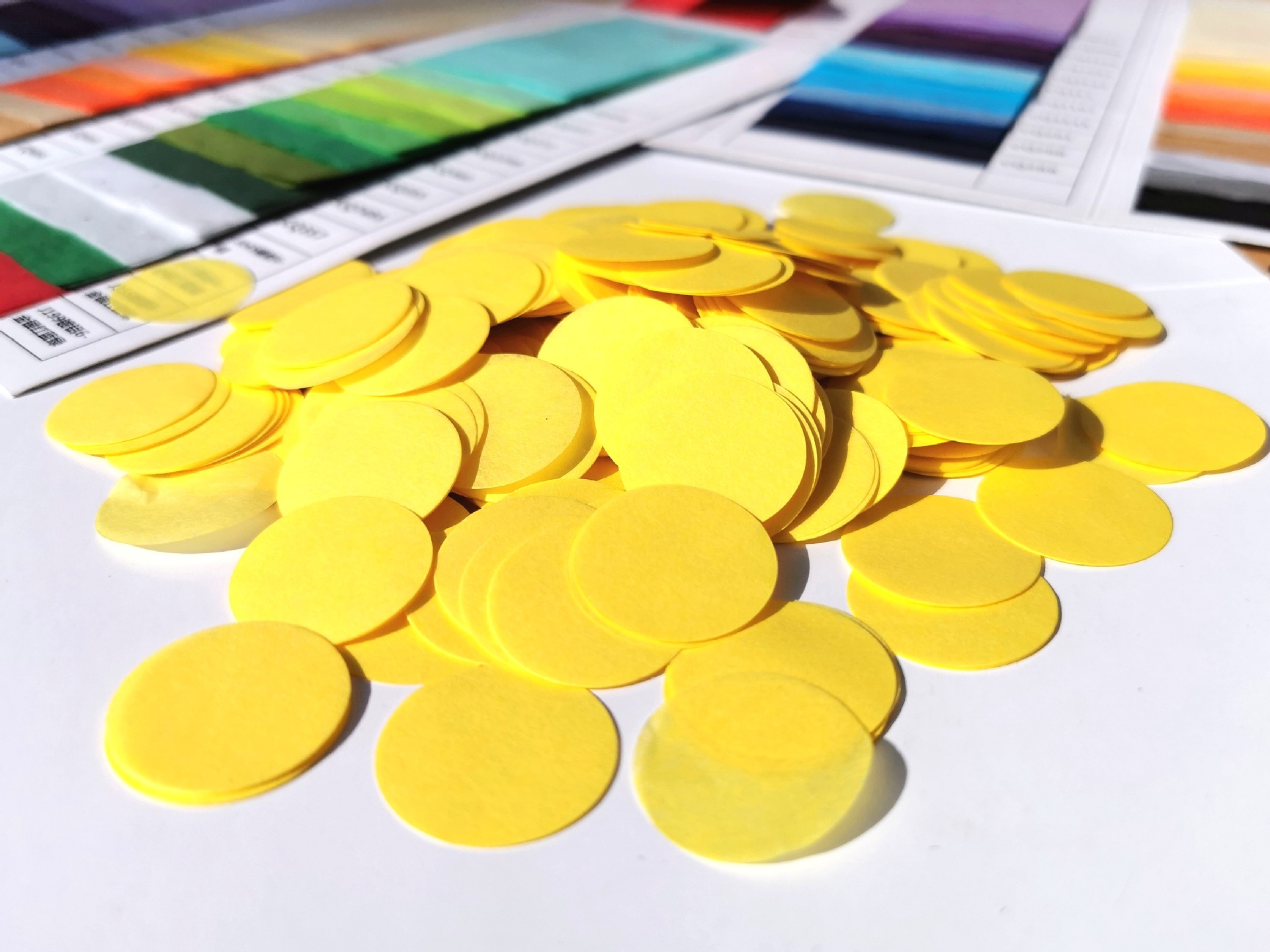 festival party table decoration round colorful round shape confetti