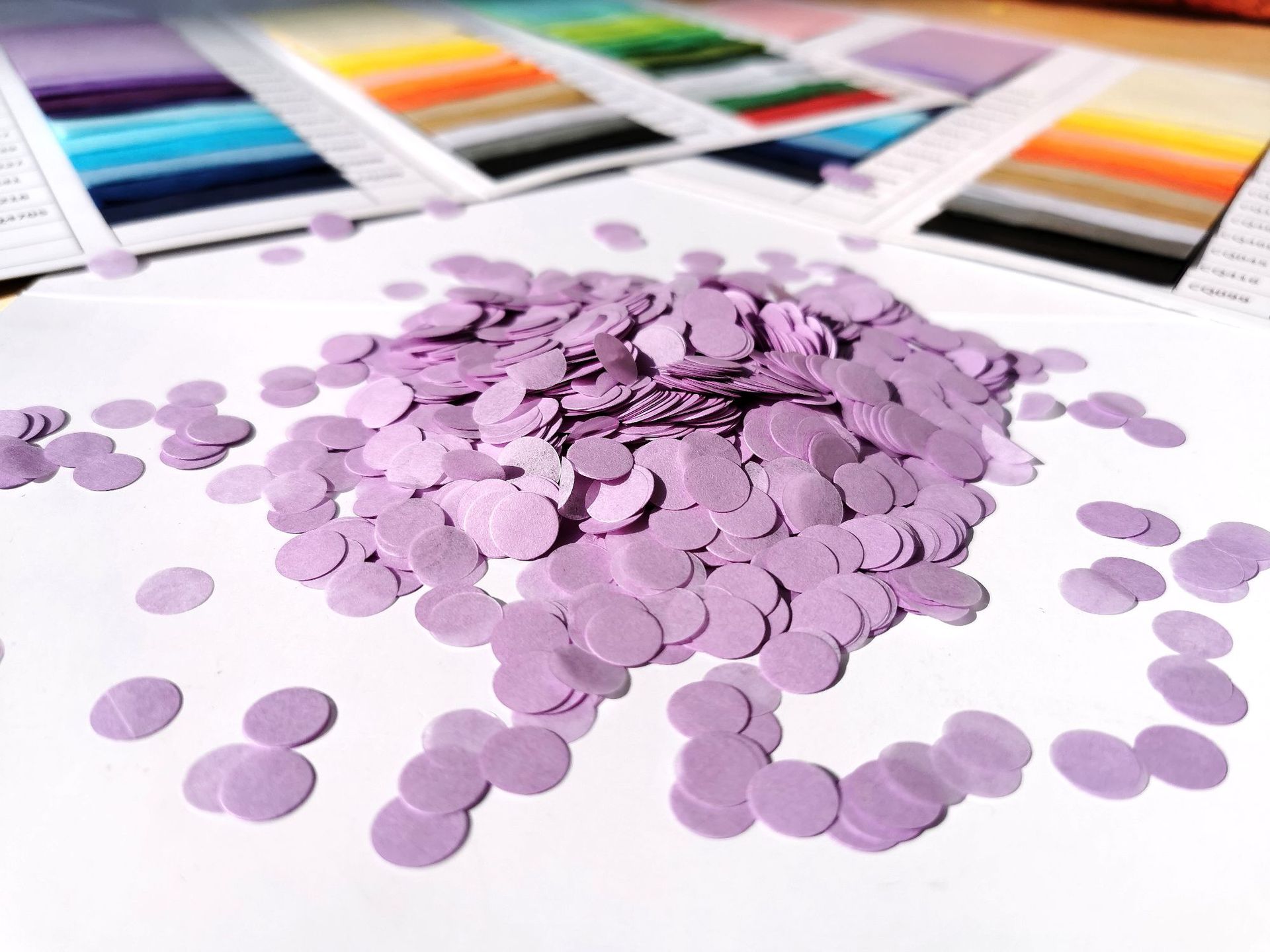 festival party table decoration round colorful round shape confetti